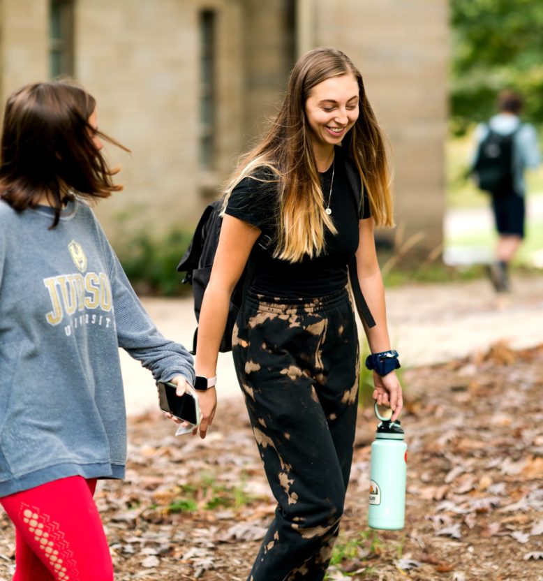 Students-Walking-Chapel