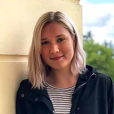 Smiling female alumni headshot