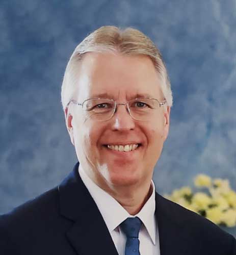 Smiling older man alumni headshot